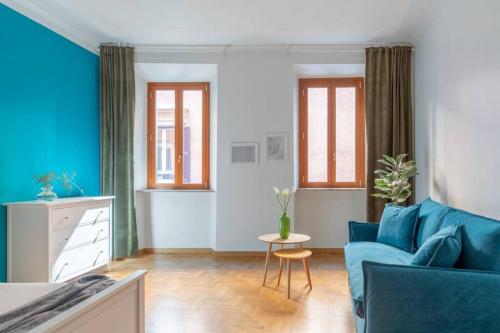 iFlat Spanish Steps Blue Apartment