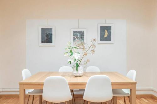 iFlat Spanish Steps Blue Apartment