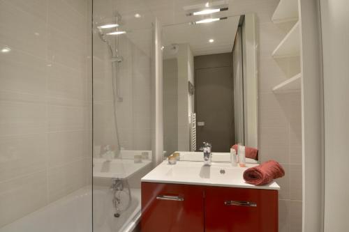 Ένα μπάνιο στο travelski home select - Résidence Saint Jacques