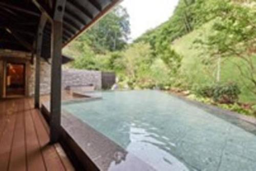a swimming pool in the middle of a house at 1日1組限定-伊那谷別邸-share old folk house- in Ina
