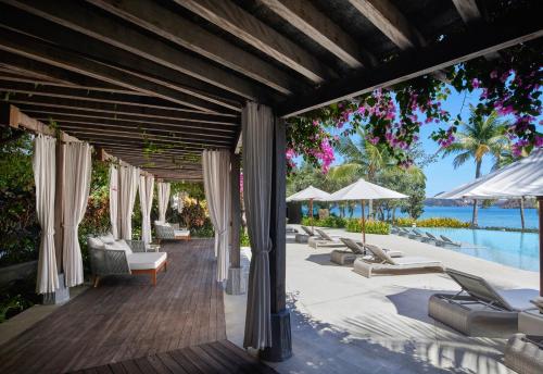 AYANA Komodo Waecicu Beach — Swimming pool