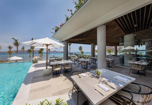 Bazén v ubytování AYANA Komodo Waecicu Beach nebo v jeho okolí