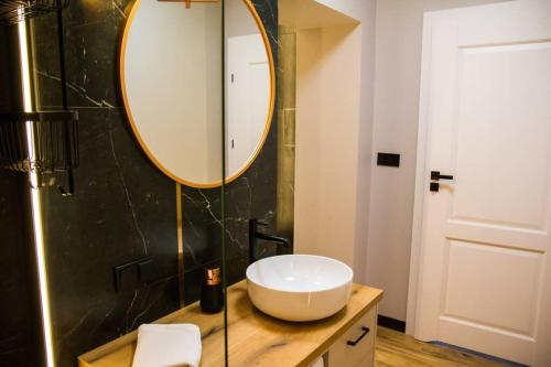 Ein Badezimmer in der Unterkunft Miedziany by Rentoom