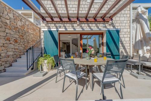 Brac Stone Beach Villa with Jacuzzi – Photos 4