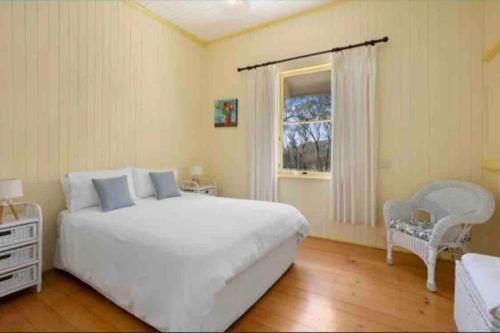 Ένα ή περισσότερα κρεβάτια σε δωμάτιο στο Montrose Farm Stay - Charming 2 bedroom cottage