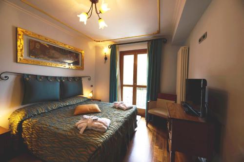 a bedroom with a bed with two towels on it at Villa Teresa in Limone Piemonte