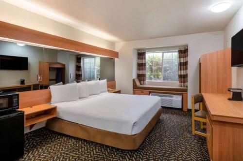 Microtel Inn & Suites by Wyndham Salt Lake City Airport Image