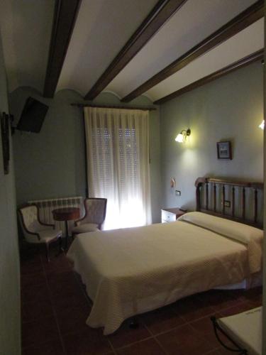 En eller flere senge i et værelse på Hostal Paquita
