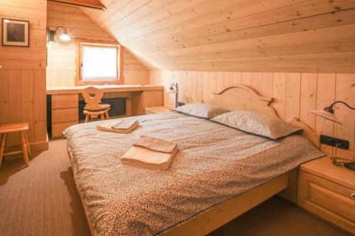 En eller flere senge i et værelse på Villa Pokljuka