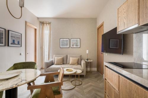 a living room with a couch and a table at Mante House - Malasa&ntilde;a Design in Madrid