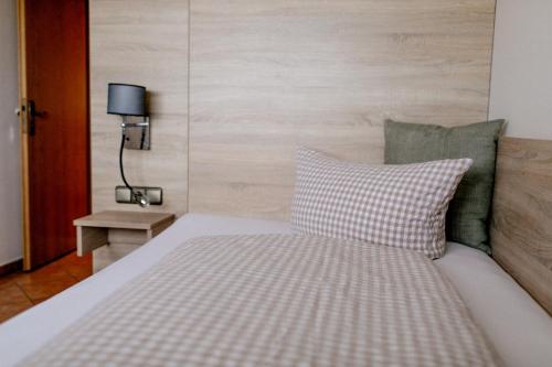 Postel nebo postele na pokoji v ubytování Hotel Vogtareuther-Hof
