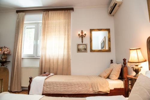 a bedroom with a bed and a window at Vila Mila in Arandjelovac
