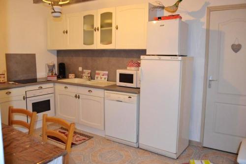 Köök või kööginurk majutusasutuses Maison familiale avec piscine partagée à Lottinghen