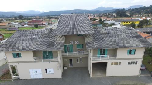 an aerial view of two houses with roofs at Apartamento Marquinho in Urubici