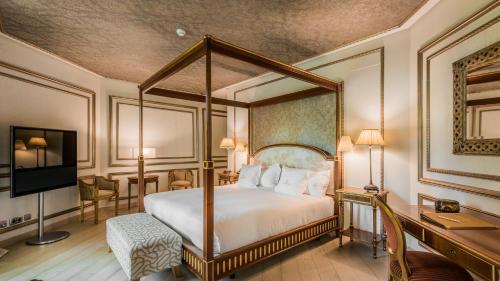 En eller flere senge i et værelse på Las Dunas Grand Luxury