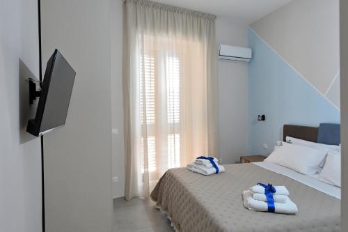 a bedroom with a bed with towels on it at Casa Vacanze Vicolo San Pietro in Agrigento