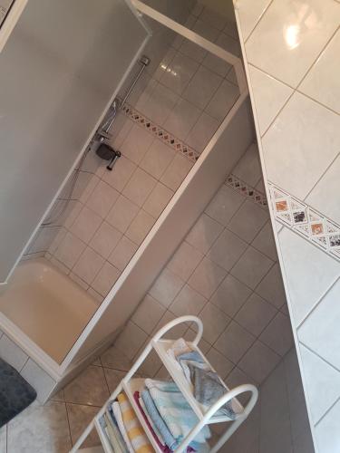 an overhead view of a shower in a bathroom with towels at Landpension Zum Schweizerberg in Neugrimnitz