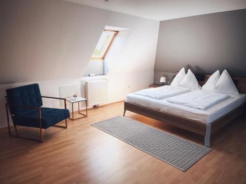 Ein Bett oder Betten in einem Zimmer der Unterkunft Blaufränkisch, Bed & Breakfast am Weingut Schützenhof
