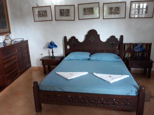 a bedroom with a bed with a blue comforter at Casa Constantino in Rivera