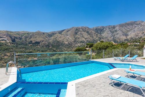 a swimming pool with a view of the mountains at Villa Asigonia in Asigonía