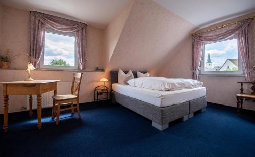 En eller flere senge i et værelse på Hotel Schatulle