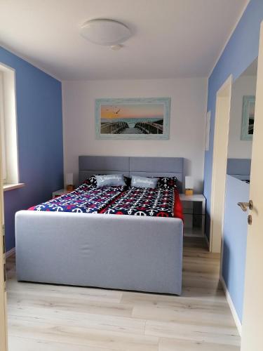 a bedroom with a bed in a blue room at Ostseetraum 3 Graal-Mueritz in Gelbensande
