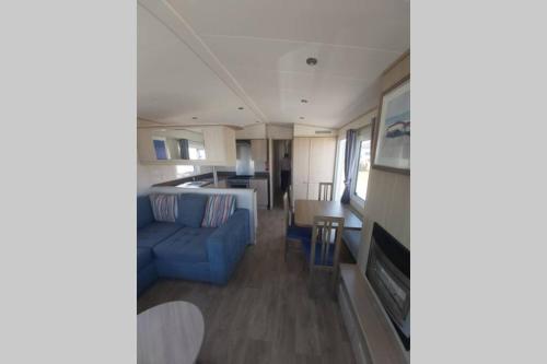 Dapur atau dapur kecil di 8 berth Caravan at Parkdean Camber Sands