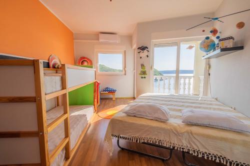 Posteľ alebo postele v izbe v ubytovaní Apartment in Jadranovo 41863