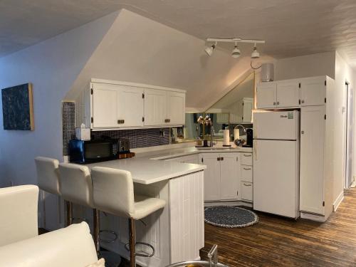 Een keuken of kitchenette bij Clonmel Castle Luxury Accommodations