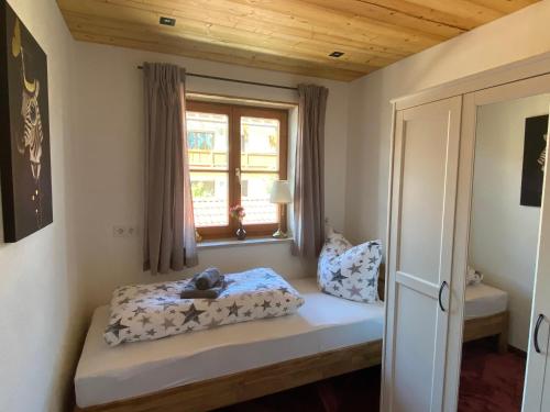 Postel nebo postele na pokoji v ubytování Ferienwohnung Räsl