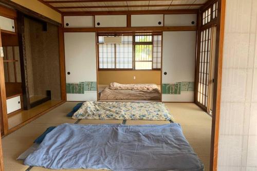 Llit o llits en una habitació de Japanestジャパネスト