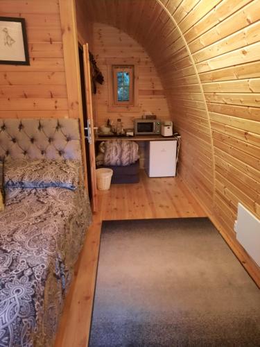 Gallery image of Log cabin in Kells