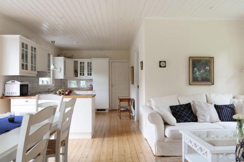 Posezení v ubytování Nice holiday home in Rydaholm close to lake