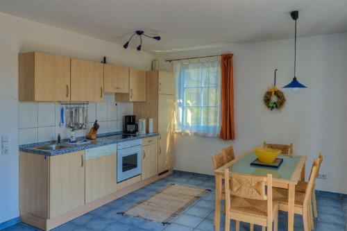 Køkken eller tekøkken på Ferienwohnung "Am Yachthafen"