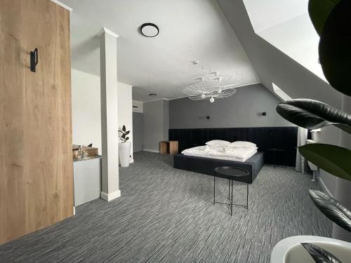 Posteľ alebo postele v izbe v ubytovaní Hotel Made in Napoli by Siervo Międzybórz