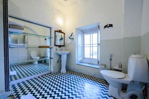 Ванная комната в Neemrana's - Hill Fort - Kesroli