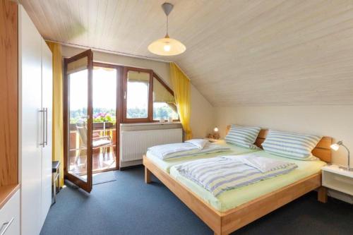 Postel nebo postele na pokoji v ubytování Ferienwohnung Säntisblick