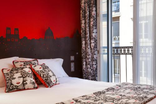 Кровать или кровати в номере Hôtel Aurore Paris Gare de Lyon