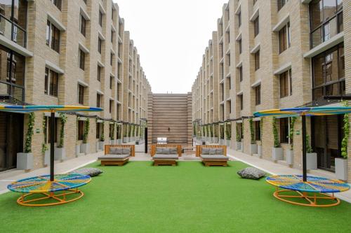 a courtyard with chairs and tables in a building at LivinnX Barranquilla in Barranquilla