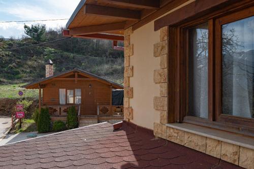 a house with a window on the side of it at 4epoxesxenonas in Synikia Mesi Trikalon