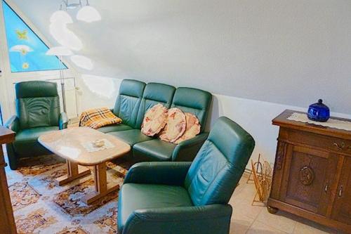 a living room with a green couch and chairs at Hennig, Otti in Zingst
