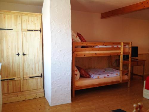 a bedroom with two bunk beds in a room at Hotel Landgasthof Sonne in Mahlberg