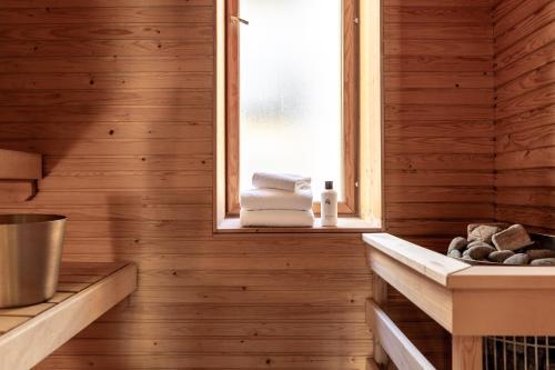 Koupelna v ubytování Stylish 1br with private sauna & balcony