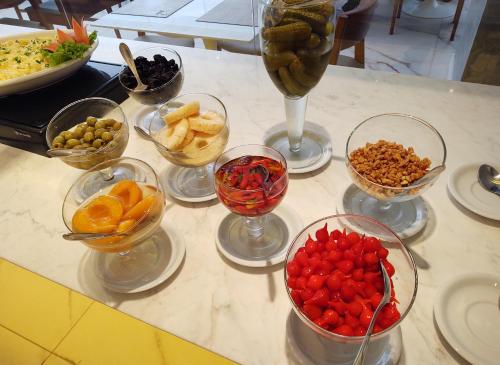 Makanan di atau berdekatan hotel
