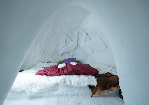 a bed in a room with snow on it at Village Igloo Val Thorens in Val Thorens