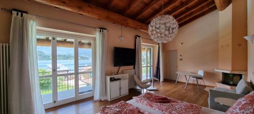 a bedroom with a bed and a room with a balcony at Casa Romantica in Colico