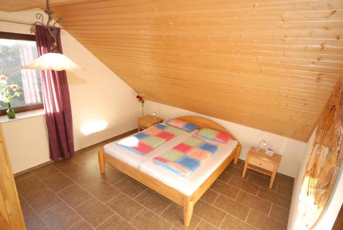a small bedroom with a bed in a attic at Ferienwohnung Leuchtturm in Heiligenhafen