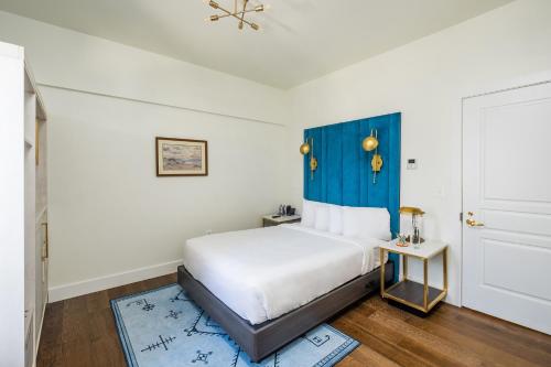 Posteľ alebo postele v izbe v ubytovaní Scarborough Inn