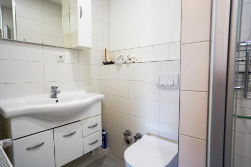 a bathroom with a sink and a toilet at Drosselnest in Grömitz