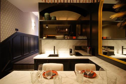 A kitchen or kitchenette at House of Freddy